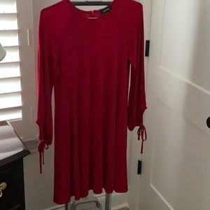 Karen Kane, Size Small, knit dress in red w pockets!
